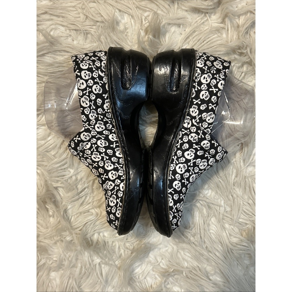 Boc Born Peggy Skull Print Slip On Wedge Comfort Clogs Black White Sz 7M C13033 - Picture 8 of 13